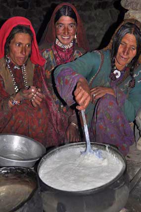 Wakhi women